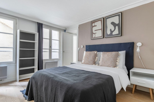 Chic Parisian One-Bedroom Oasis Awaits You - Gallery - 9