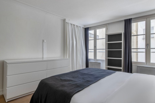 Chic Parisian One-Bedroom Oasis Awaits You - Gallery - 10