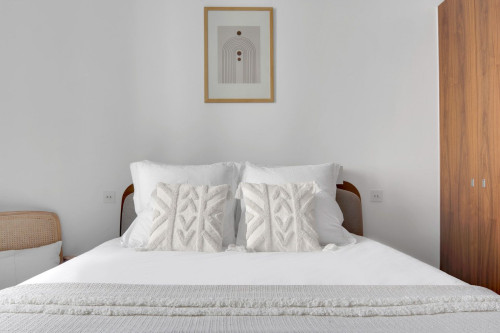 Elegant Champs-Élysées One-Bedroom Retreat - Gallery - 9