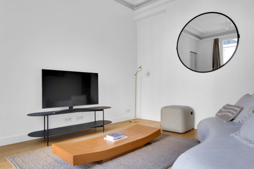 Elegant Champs-Élysées One-Bedroom Retreat