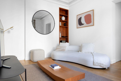 Elegant Champs-Élysées One-Bedroom Retreat