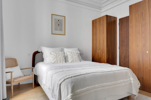 Elegant Champs-Élysées One-Bedroom Retreat - Gallery - 11