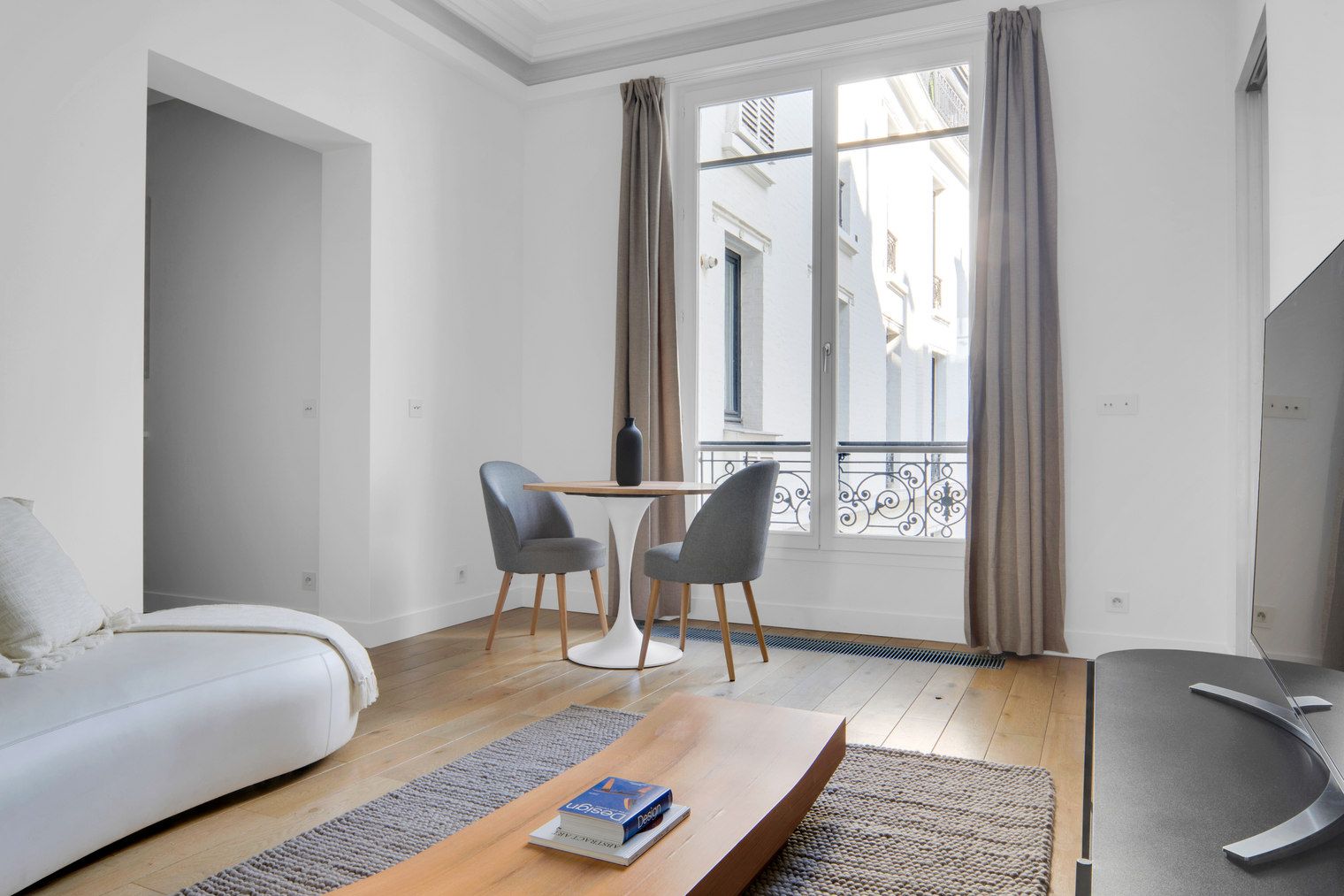 Elegant Champs-Élysées One-Bedroom Retreat - 16