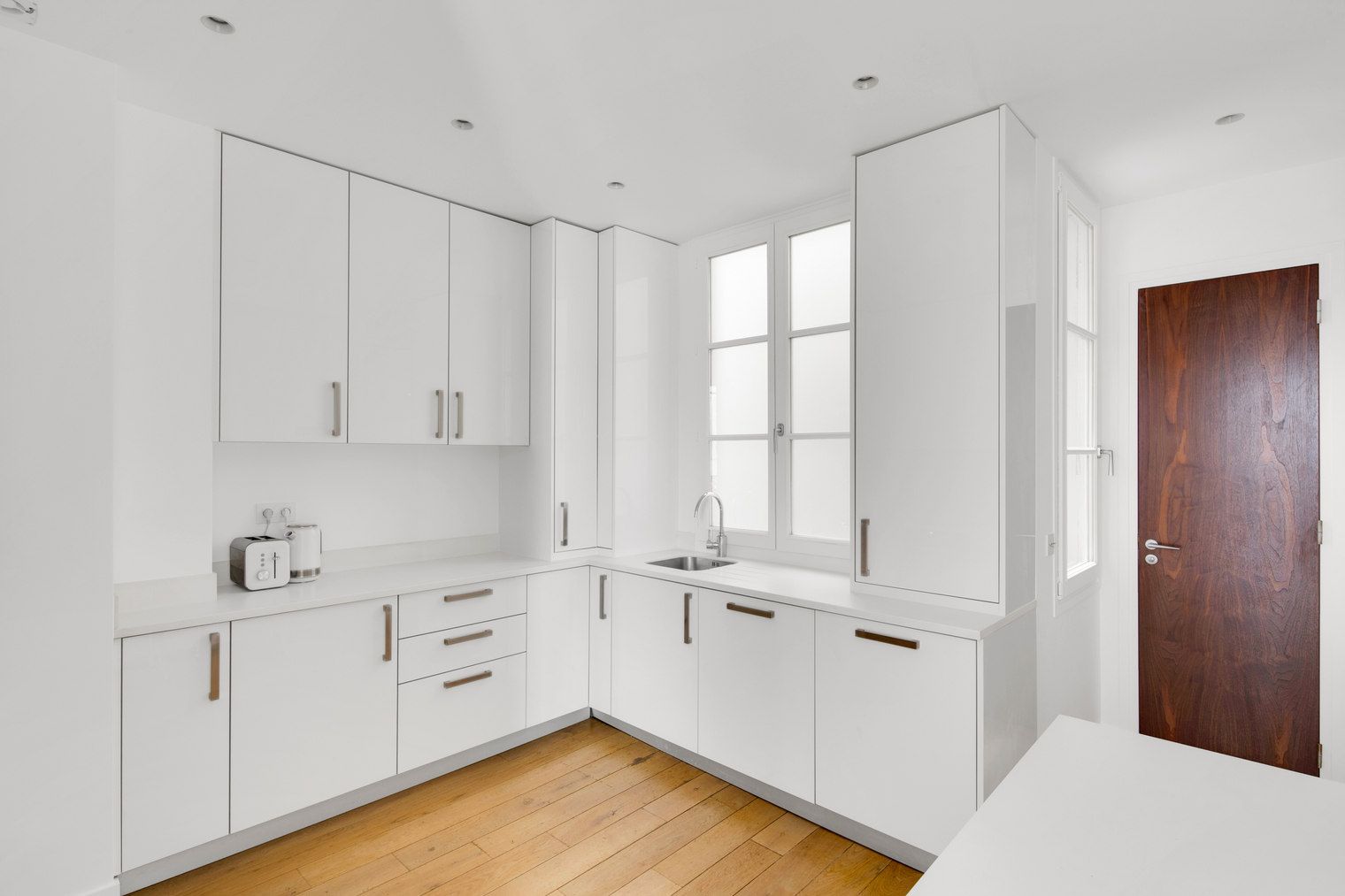 Elegant Champs-Élysées One-Bedroom Retreat - 12