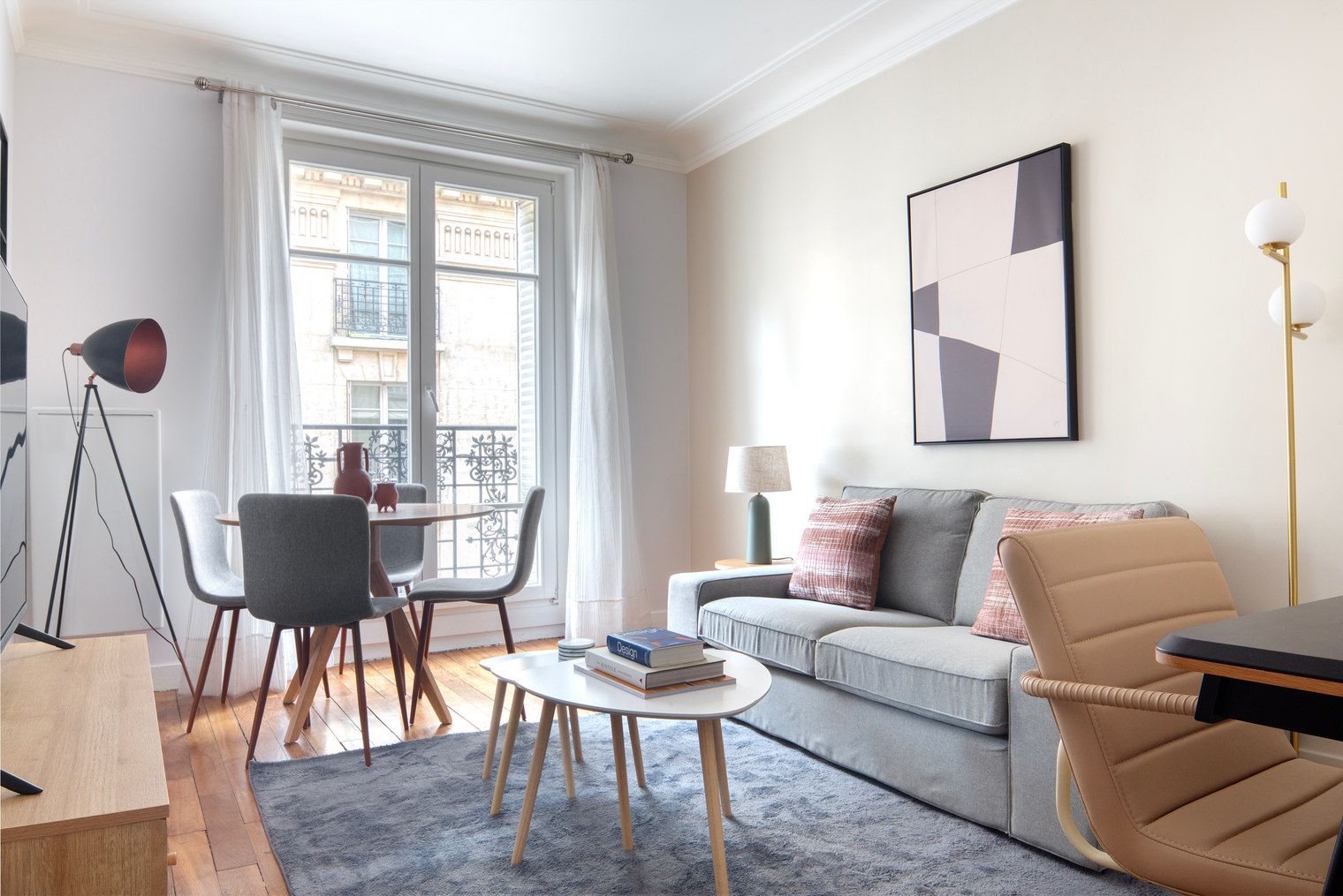 Charming Fully Furnished Parisian Oasis - 13