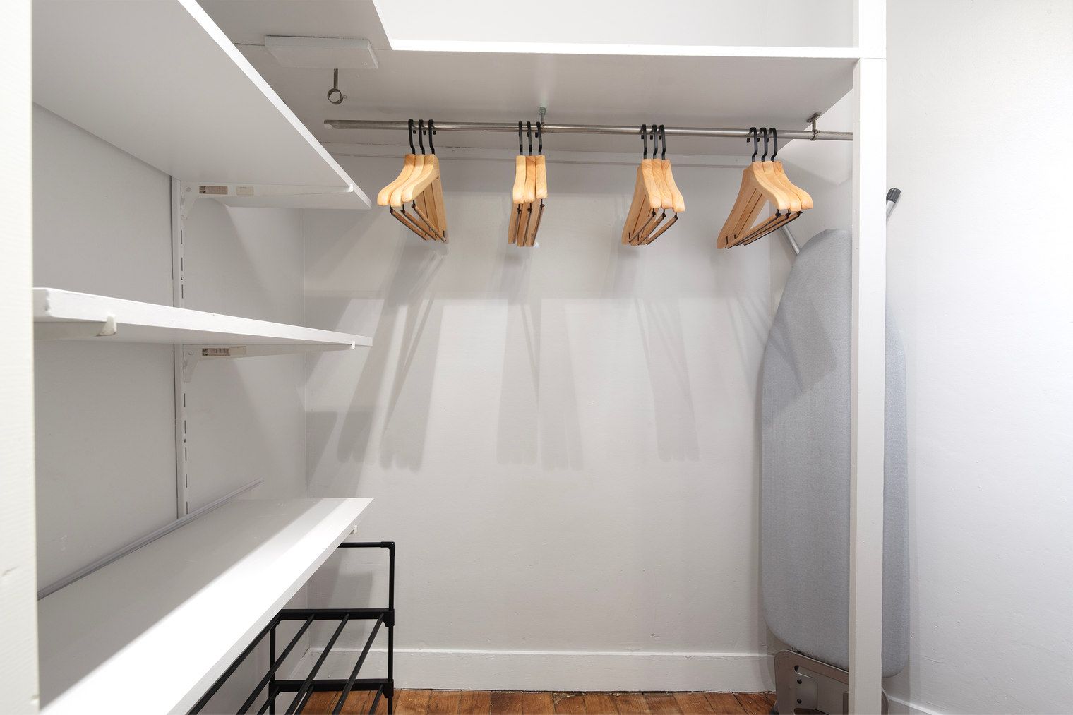 Charming Fully Furnished Parisian Oasis - 7