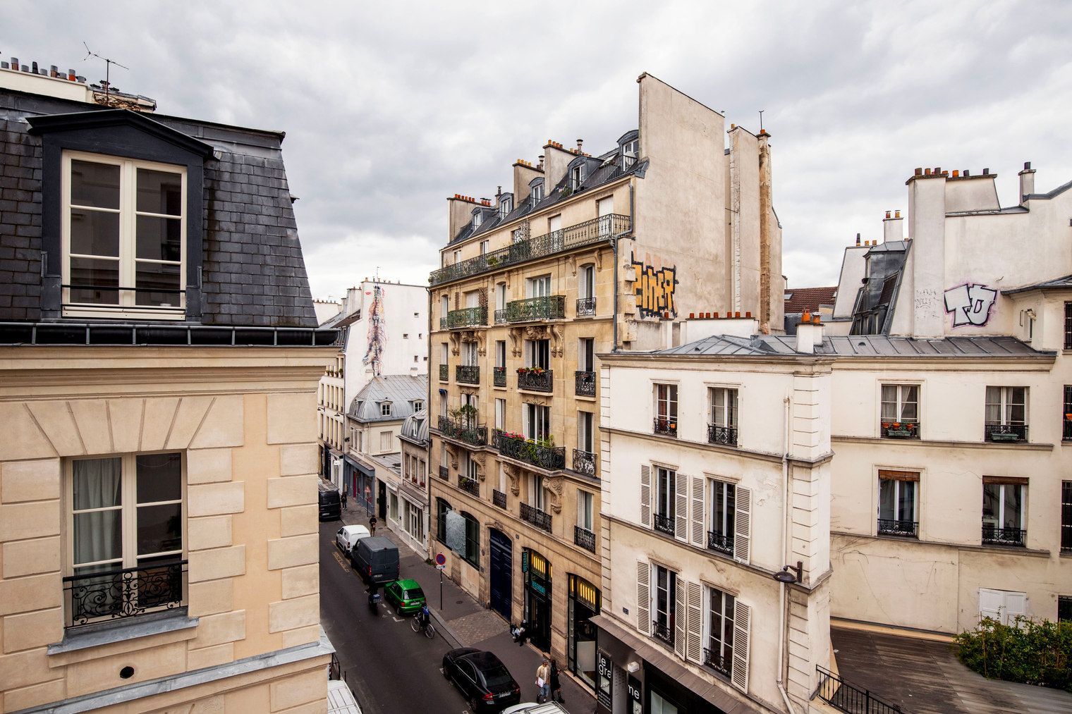Charming Le Marais 1-Bedroom Retreat - 5