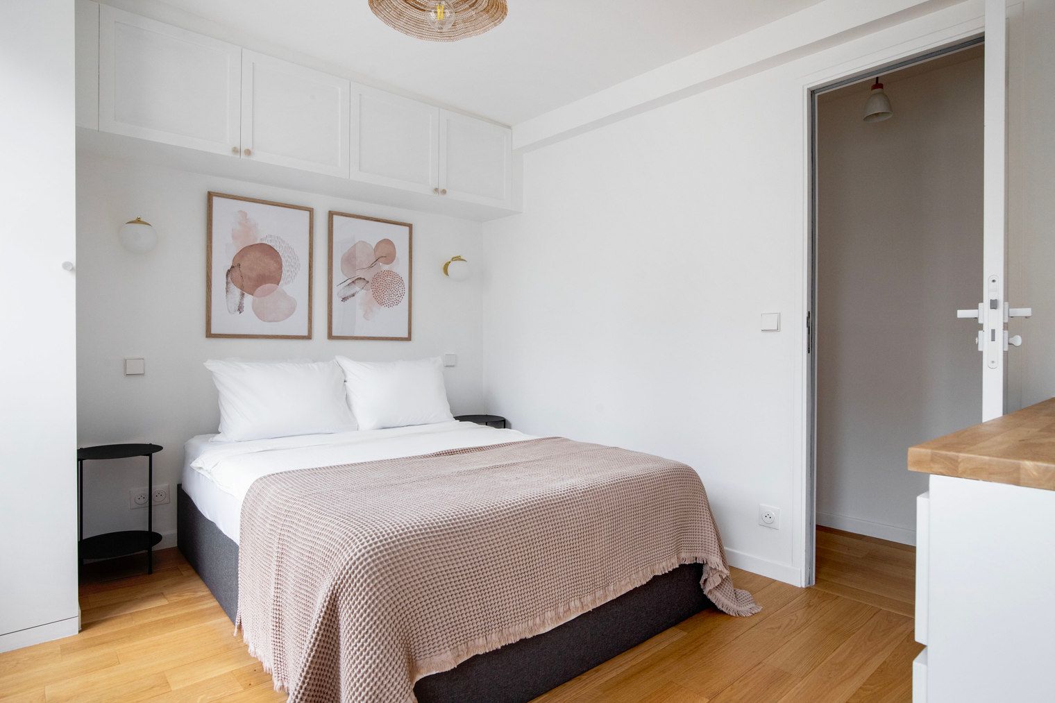 Charming Le Marais 1-Bedroom Retreat - 11