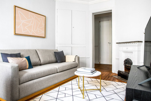 Charming Two-Bedroom in Saint Victor, Paris!