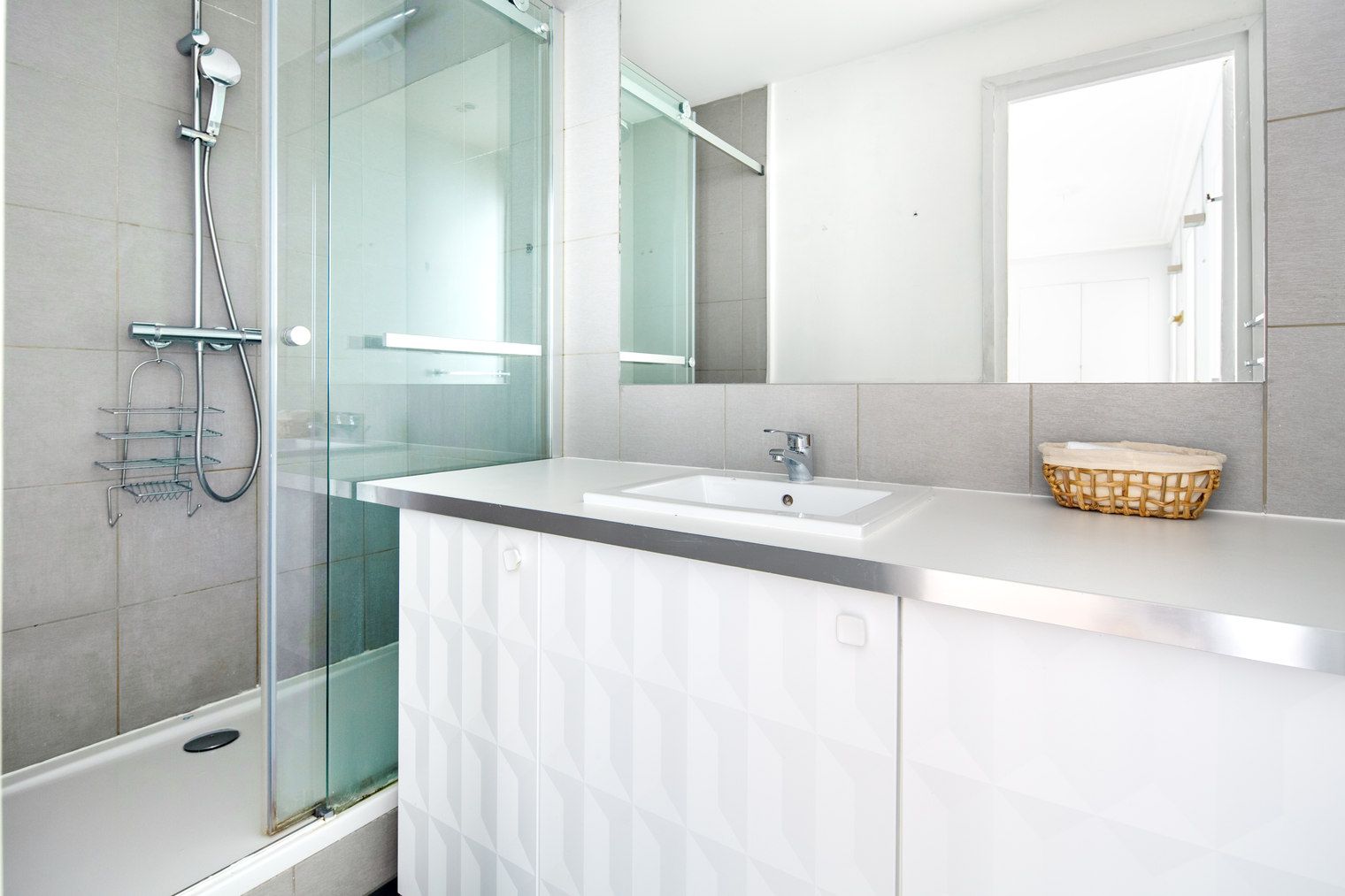 Charming Two-Bedroom In Saint Victor, Paris! - 4