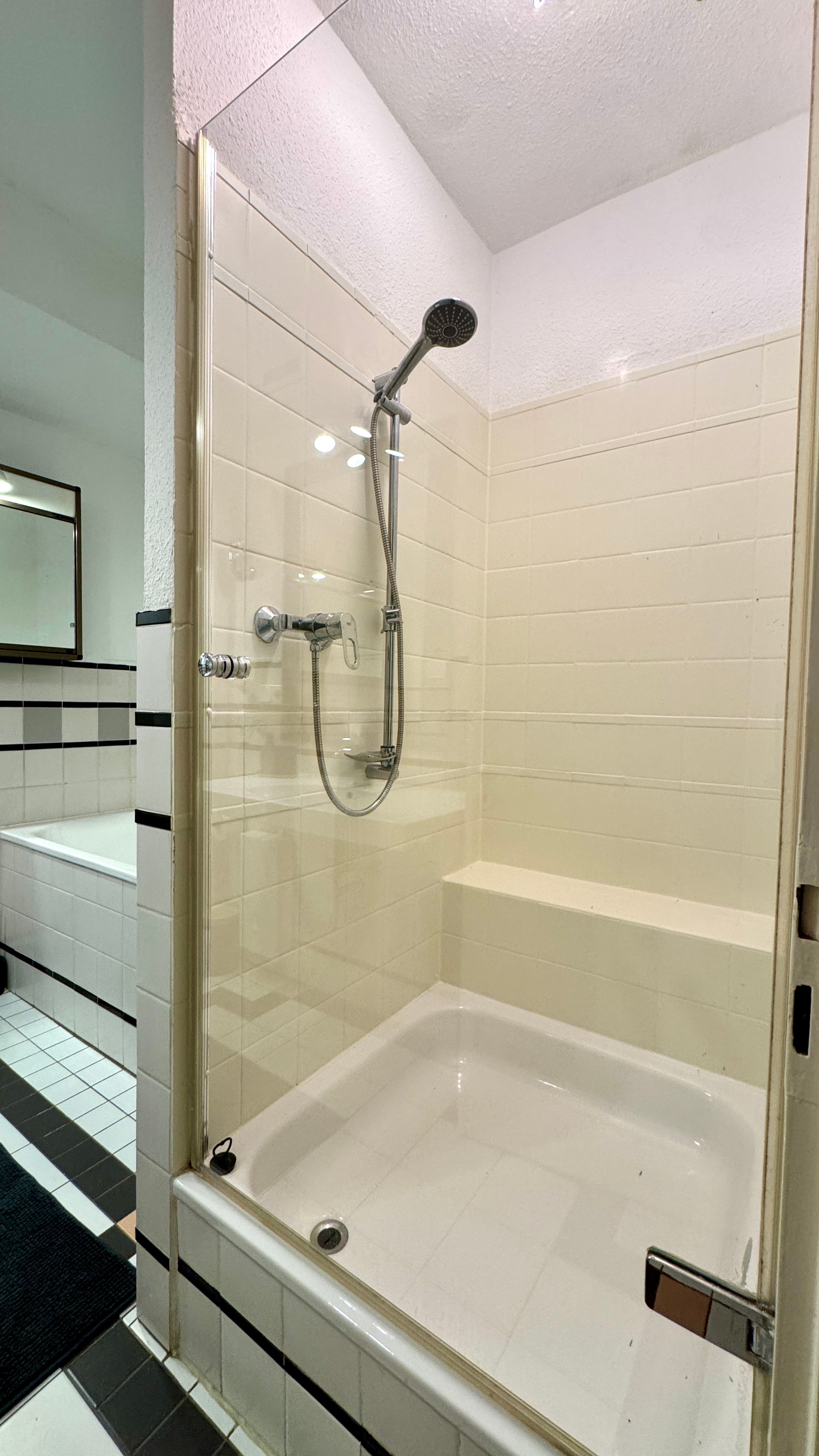 Stylish Spacious Apartment Between Düsseldorf And Neanderthal - 4