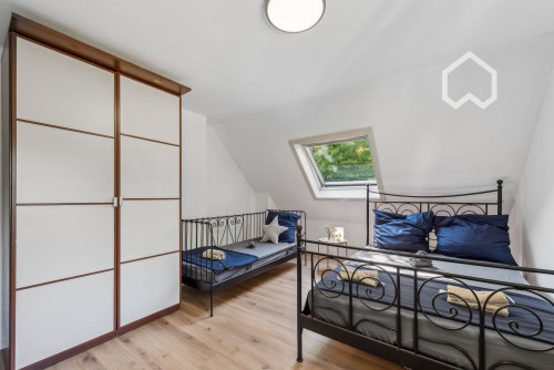 Spacious house with a large garden in the green Cologne-Brück, good connection to the airport, trade fair and city center