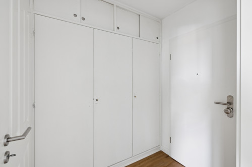 Modern Business-Apartment with Balcony - Gallery - 9