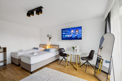 Modern Business-Apartment with Balcony