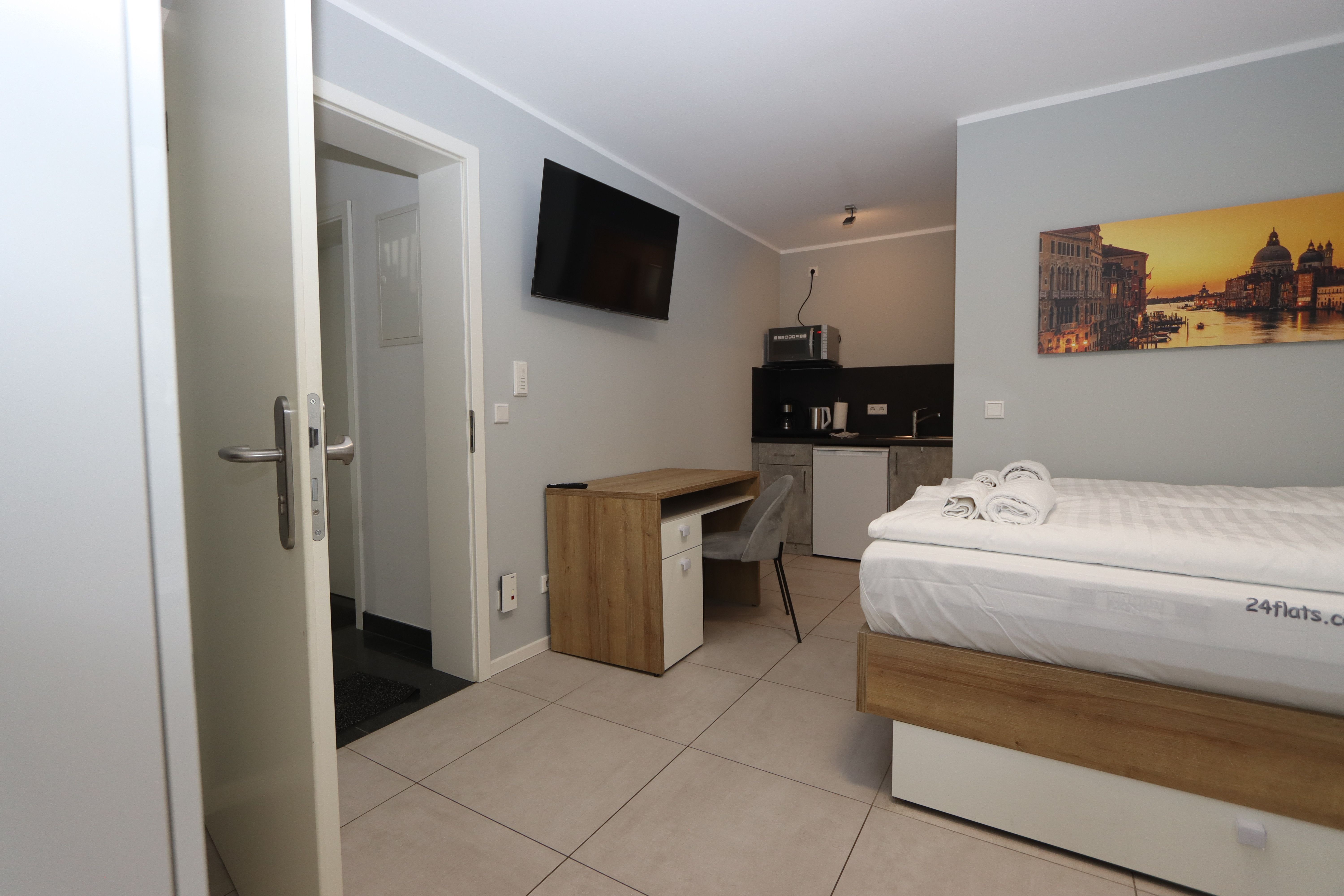  Stylish Studio Flat Near Frankfurt Airport  -  Stylish studio flat near Frankfurt Airport  - Gallery -  6