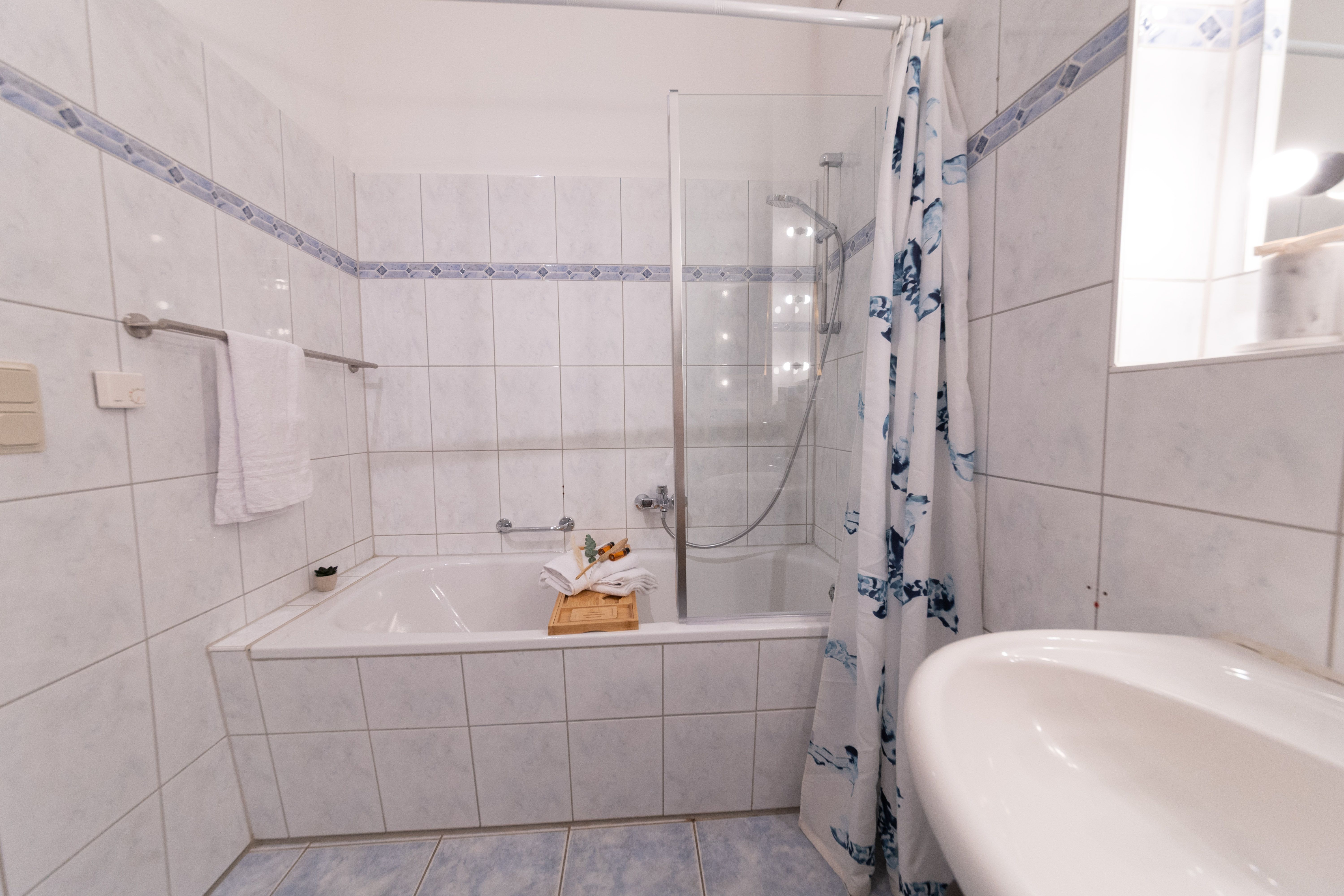 Cozy DOR – Stylish Apt. Parking & Netflix - 40