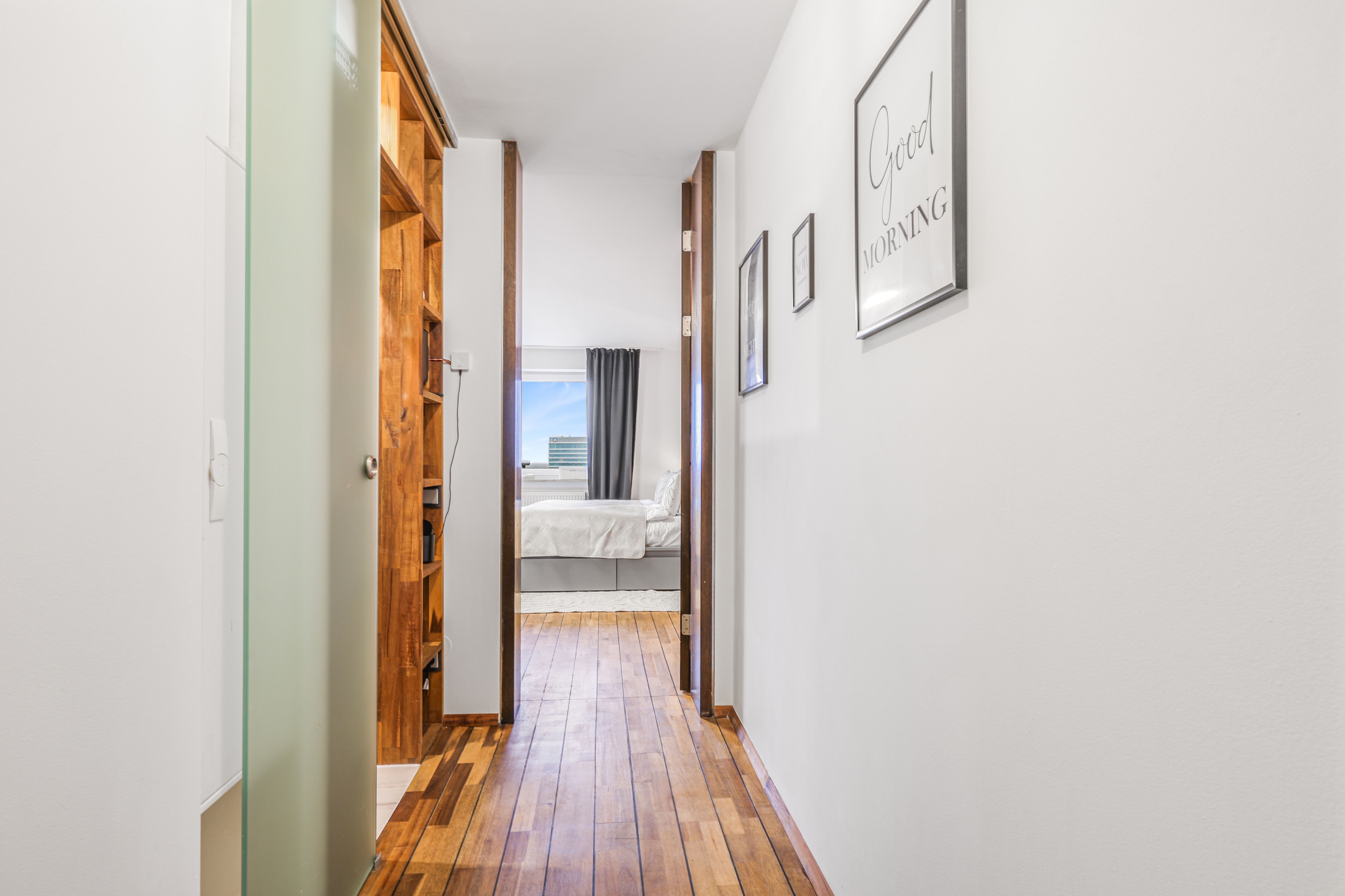  Modern, Fully Equipped Studio Apartment In A Prime Location At Klenzepark  -  Modern, fully equipped studio apartment in a prime location at Klenzepark  - Gallery -  5
