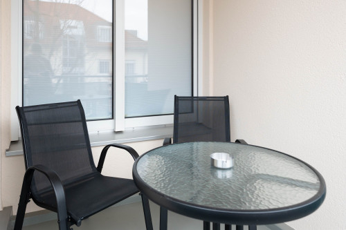 City Apartment with Balcony - Gallery - 9