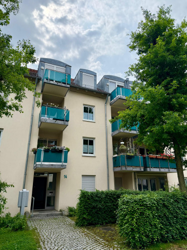 City Apartment with Balcony - Gallery - 5
