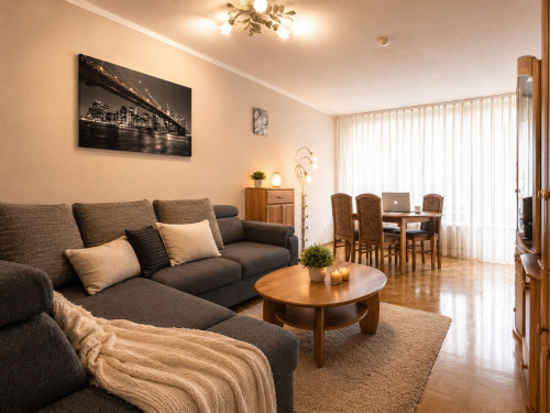 Business Home Augsburg-Pfersee: Near Main Station, WiFi, Balcony & Washing Machine