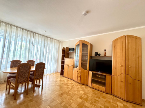Business Home Augsburg-Pfersee: Near Main Station, WiFi, Balcony & Washing Machine