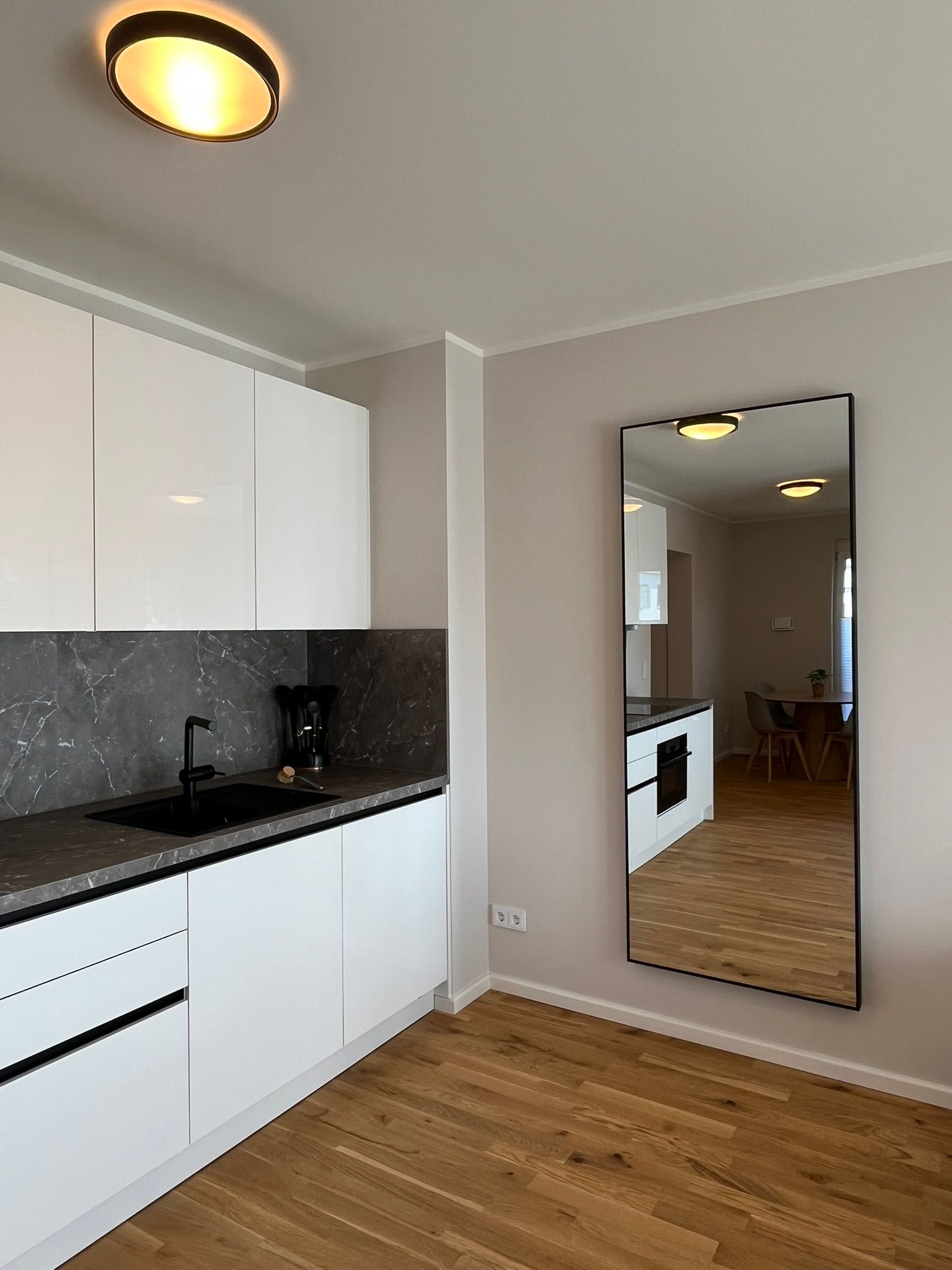 Exclusive Designer Apartment With Southwest Balcony Near Sanssouci Park - 22