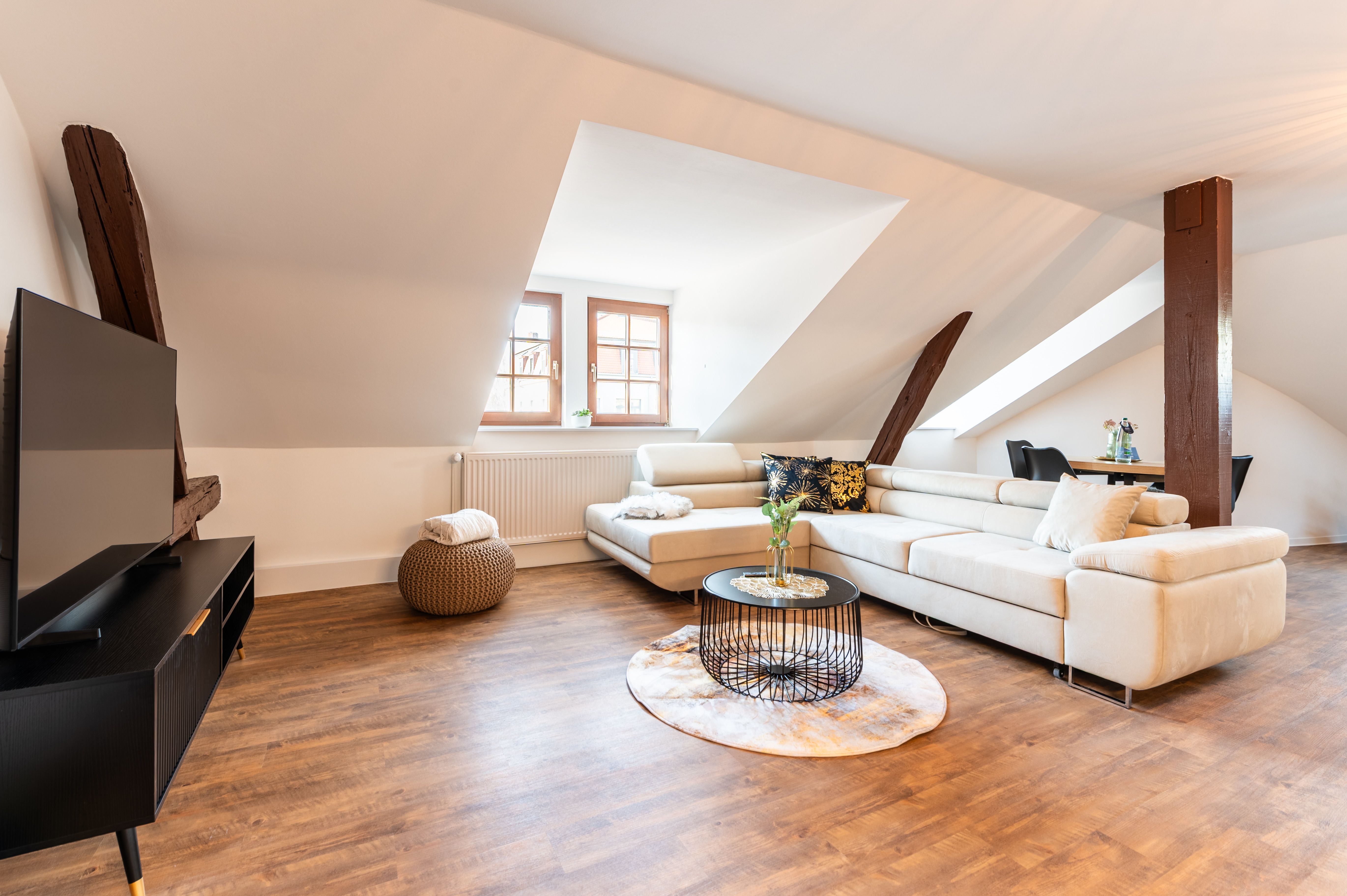 Charming Top-Floor Apartment Near The Elbe - 24