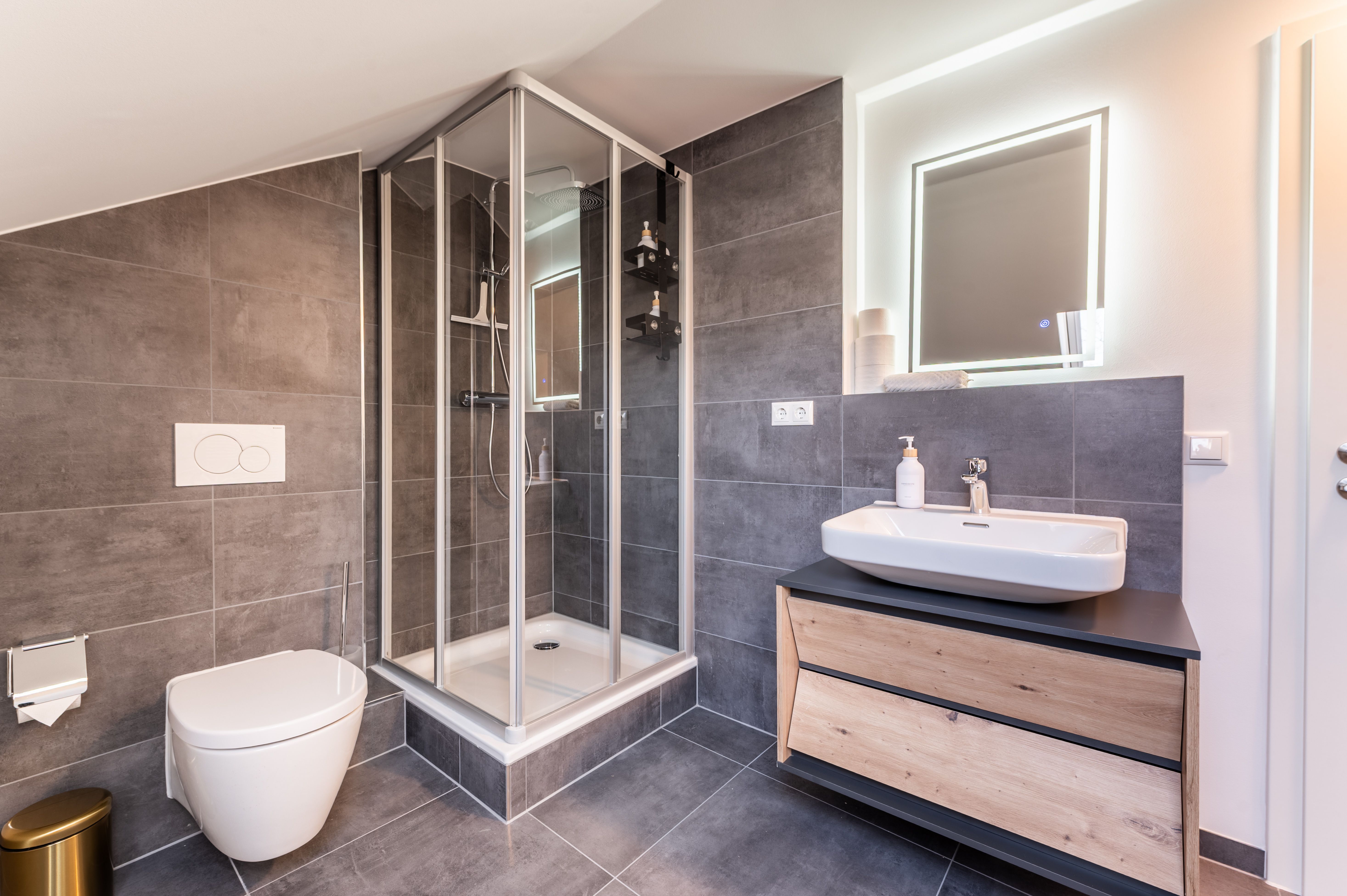 Charming Top-Floor Apartment Near The Elbe - 15