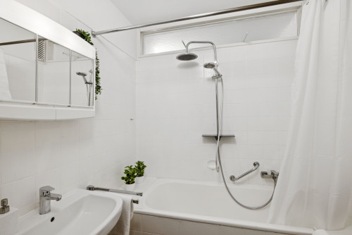 Modern Living Apartment centrally located - Gallery - 8