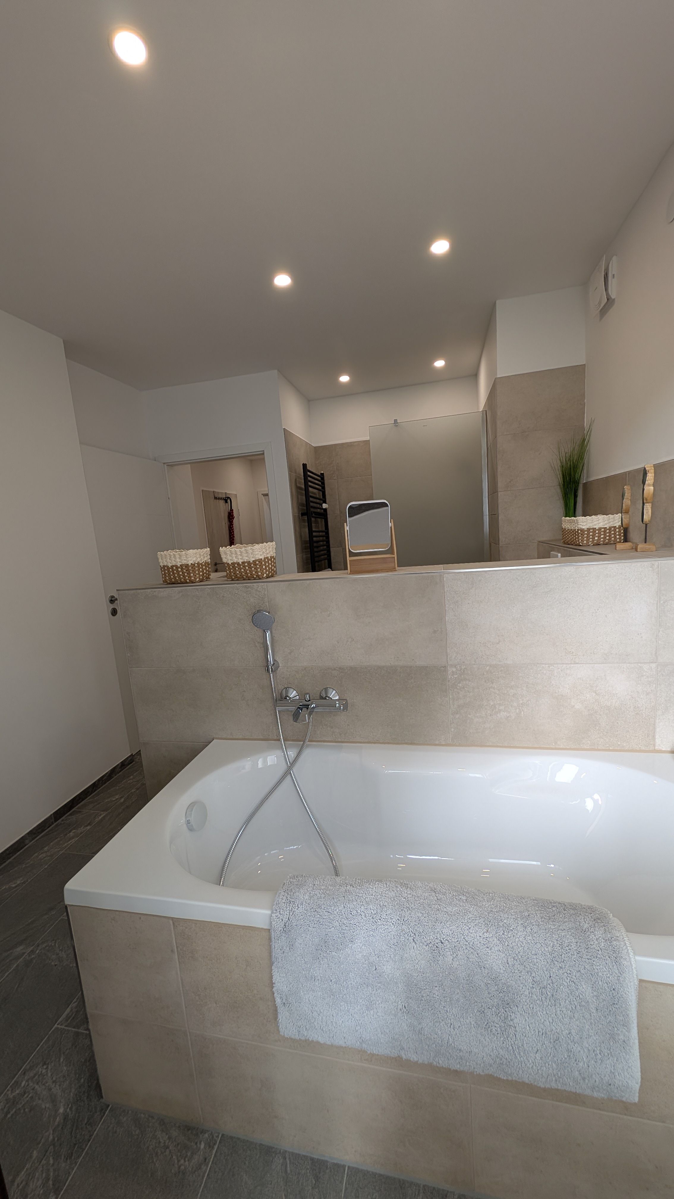  55 M2 | Spacious | Luxury Bathroom | H.q. Mattrasses | Private Terrace  -  55 m2 | spacious | luxury bathroom | h.q. mattrasses | private terrace  - Gallery -  6