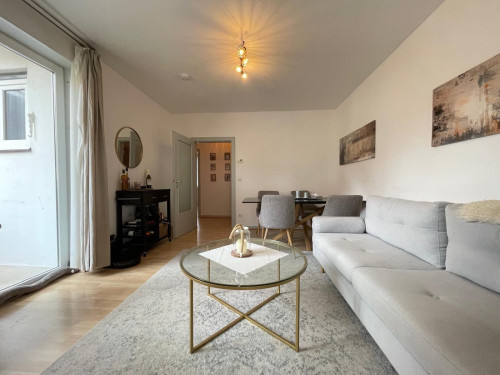 Stylish city apartment with balcony near Maschsee lake