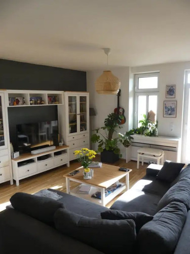 Renovated 3-room apartment, balcony, fitted kitchen
