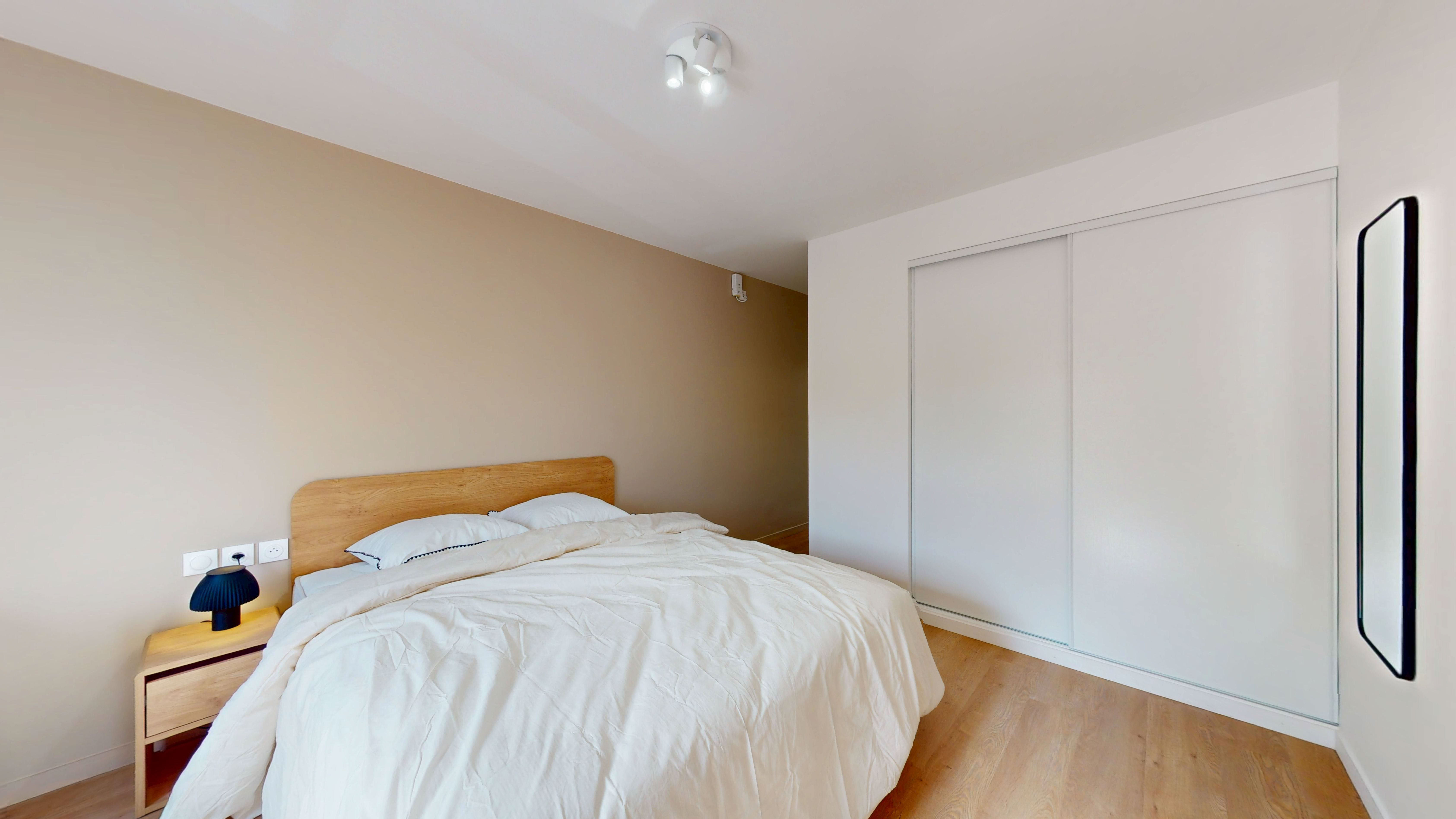 Room 112 - 10