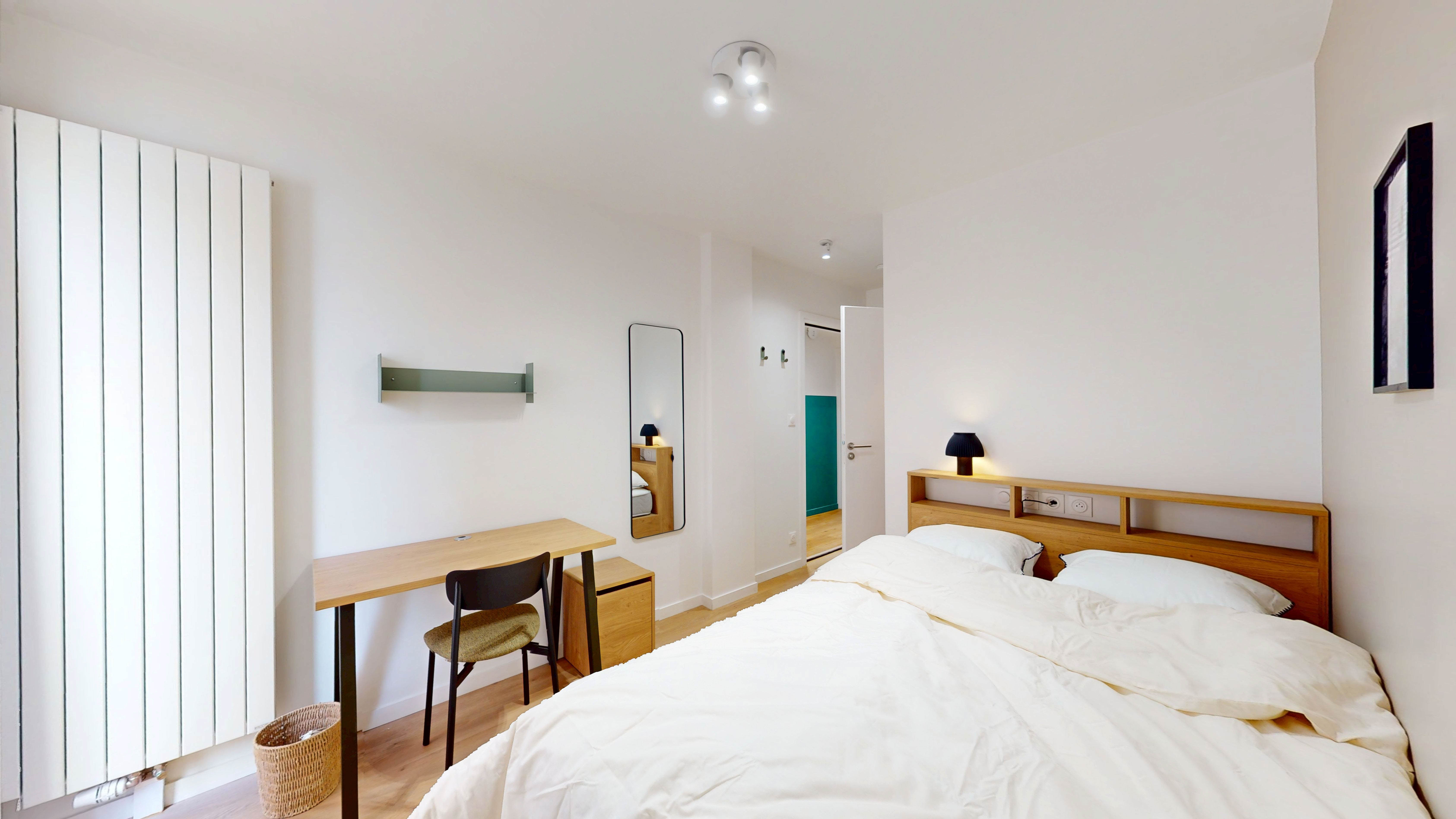 Room 120 - 9