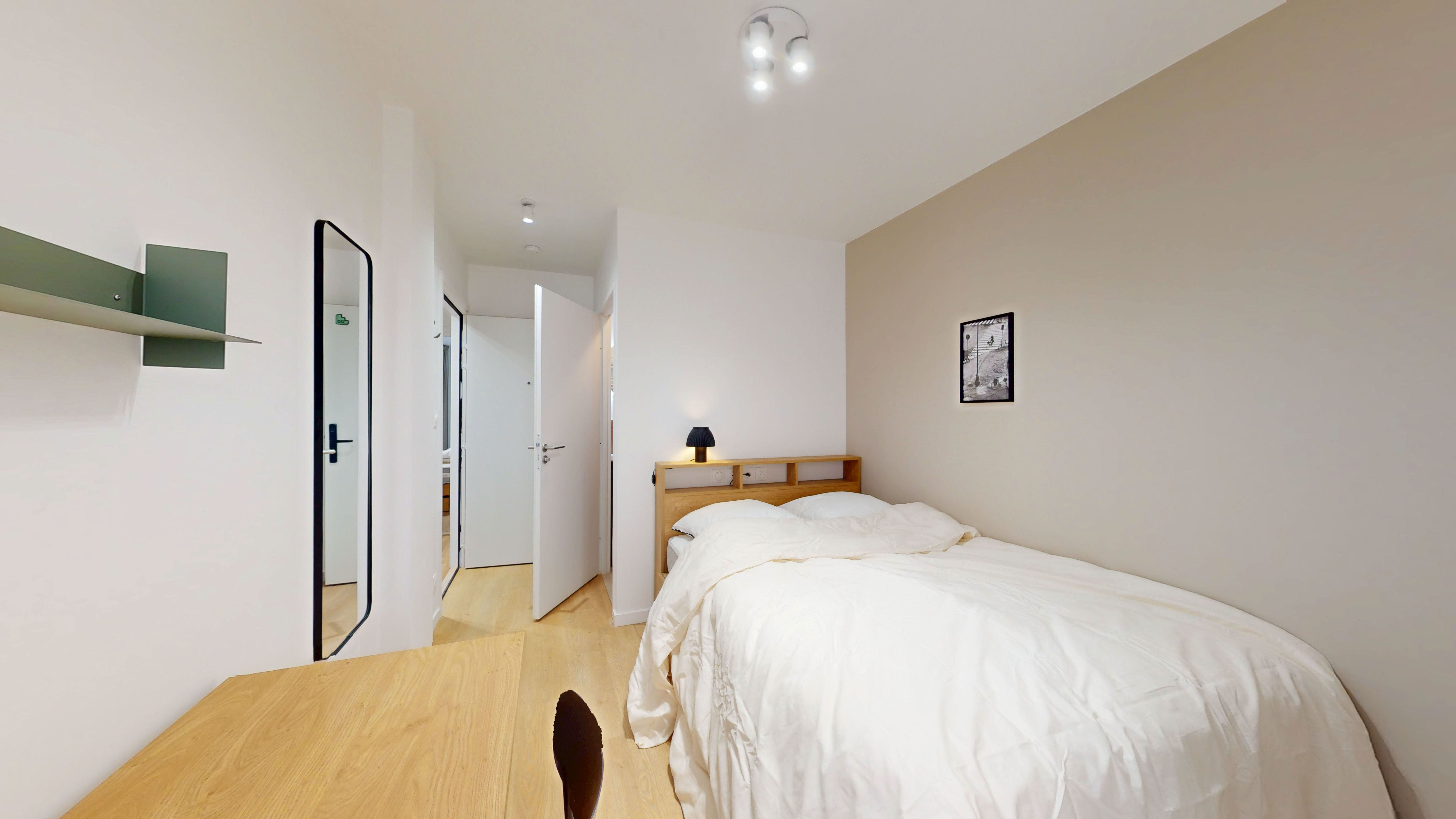 Room 120 - 8
