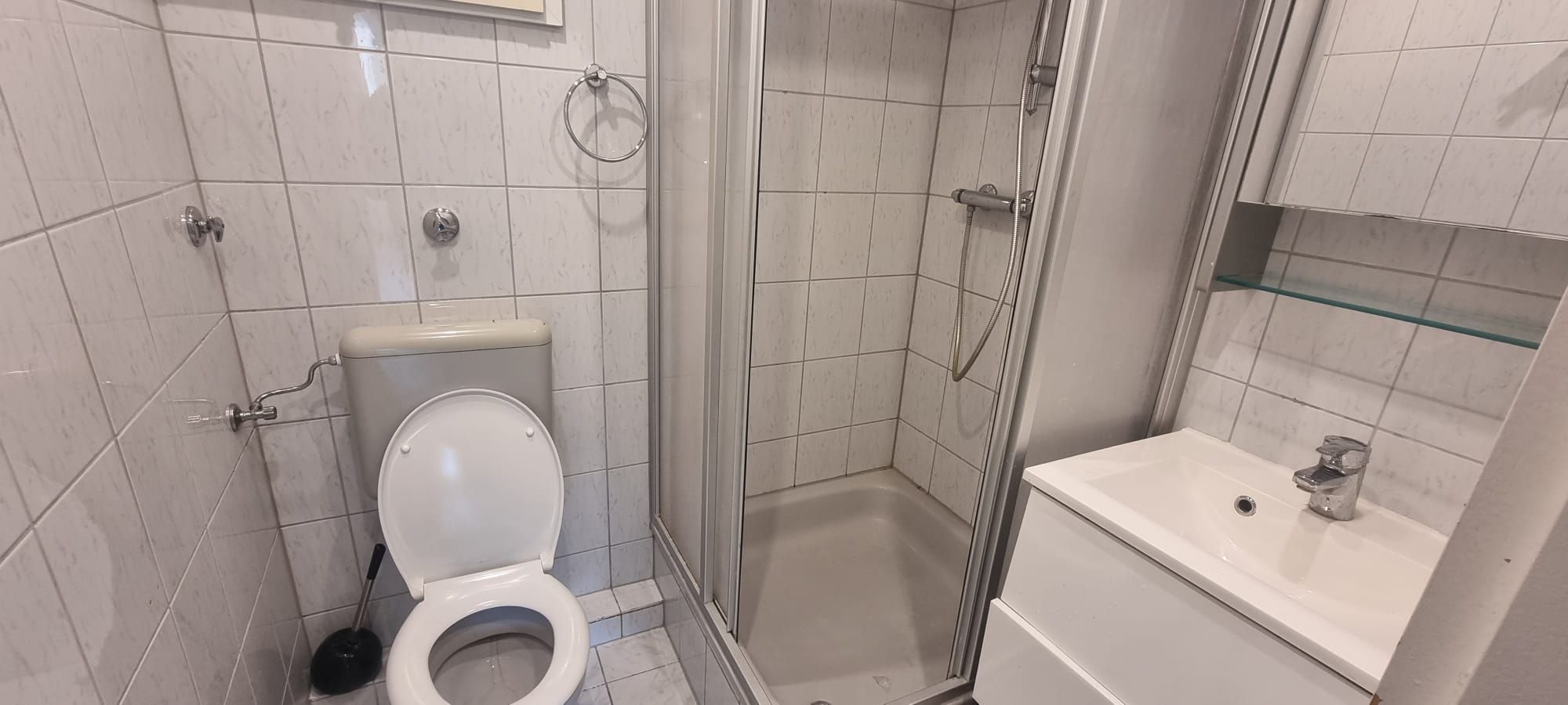 Spacious 4-Room Apartment Near Essen City Center - 3