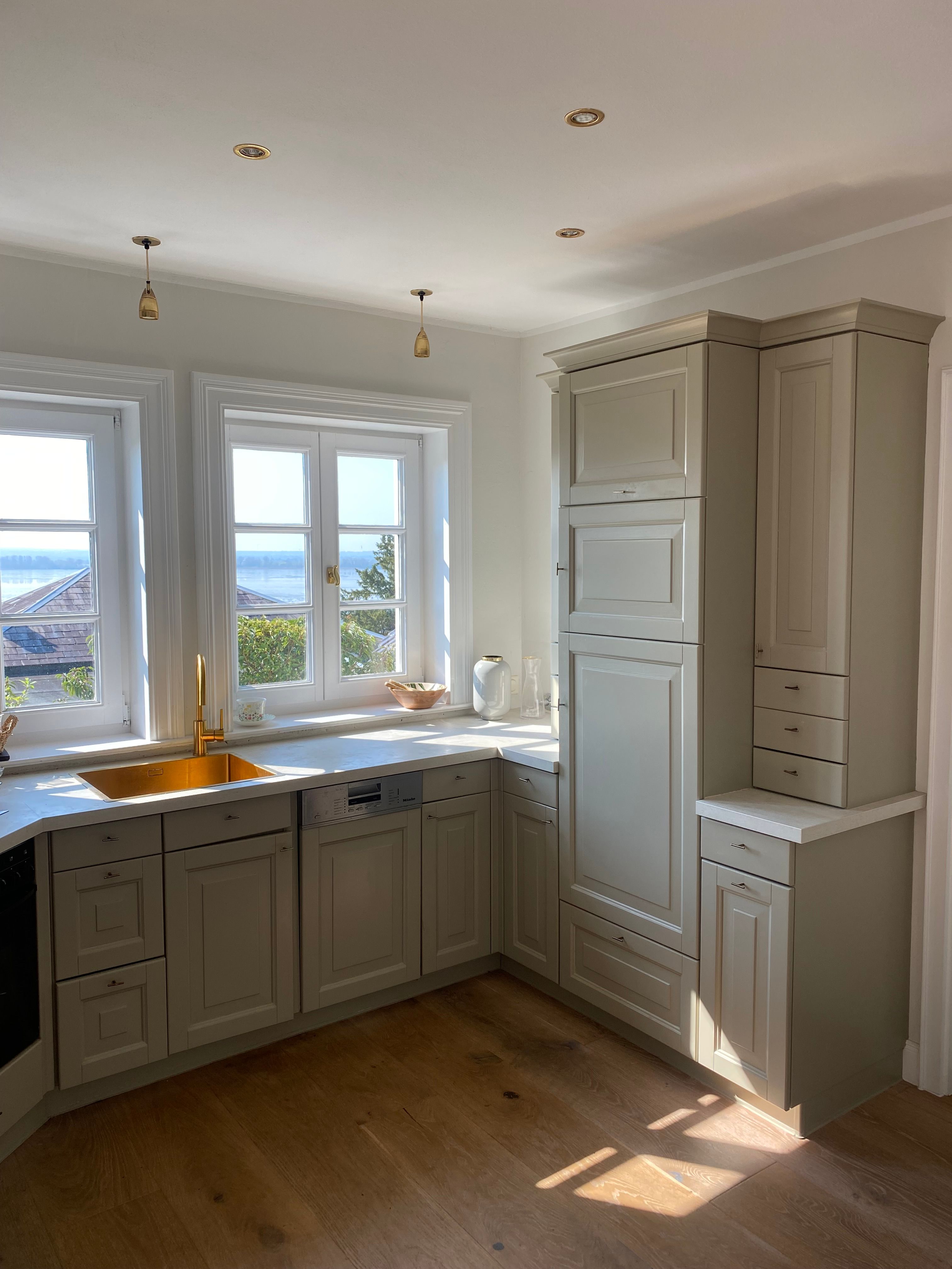Flat With Elb View - 8