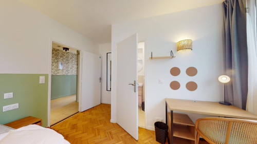Big single ensuite bedroom near Parc Georges Pompidou