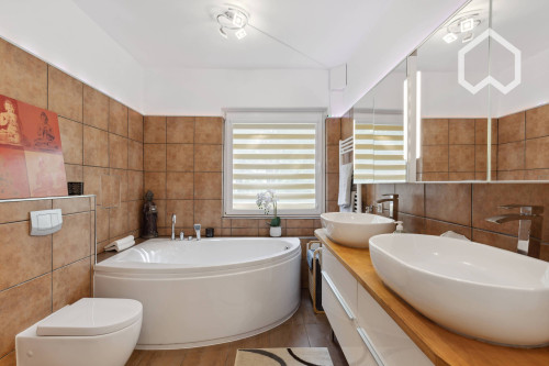 Spacious, bright 5 room apartment, walking distance to the Alster, shopping center and the train with direct connection to the city - Gallery - 3