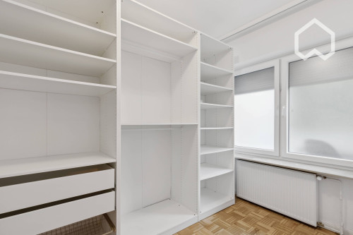 Spacious, bright 5 room apartment, walking distance to the Alster, shopping center and the train with direct connection to the city - Gallery - 9