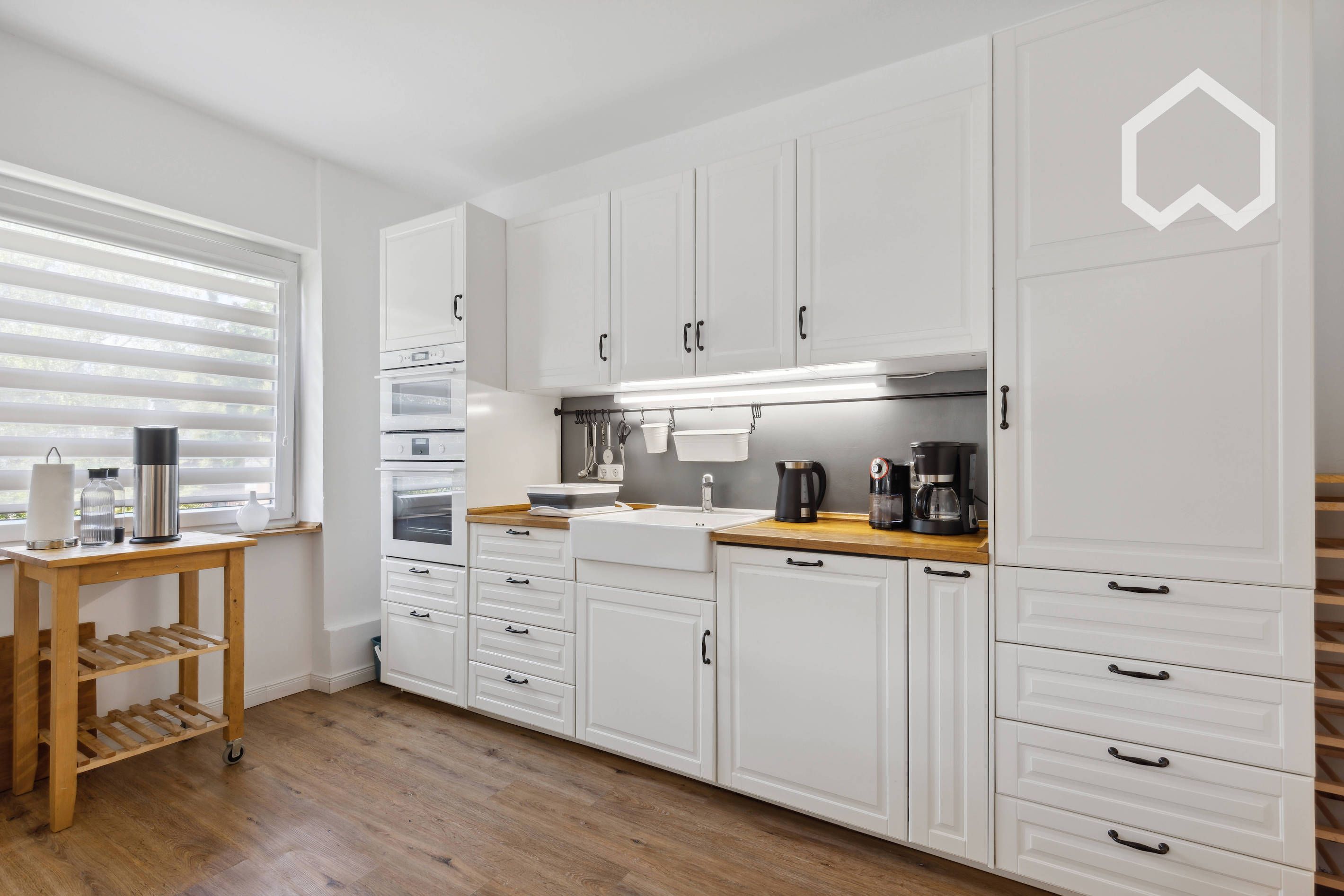 Spacious, Bright 5 Room Apartment, Walking Distance To The Alster, Shopping Center And The Train Wit - 3
