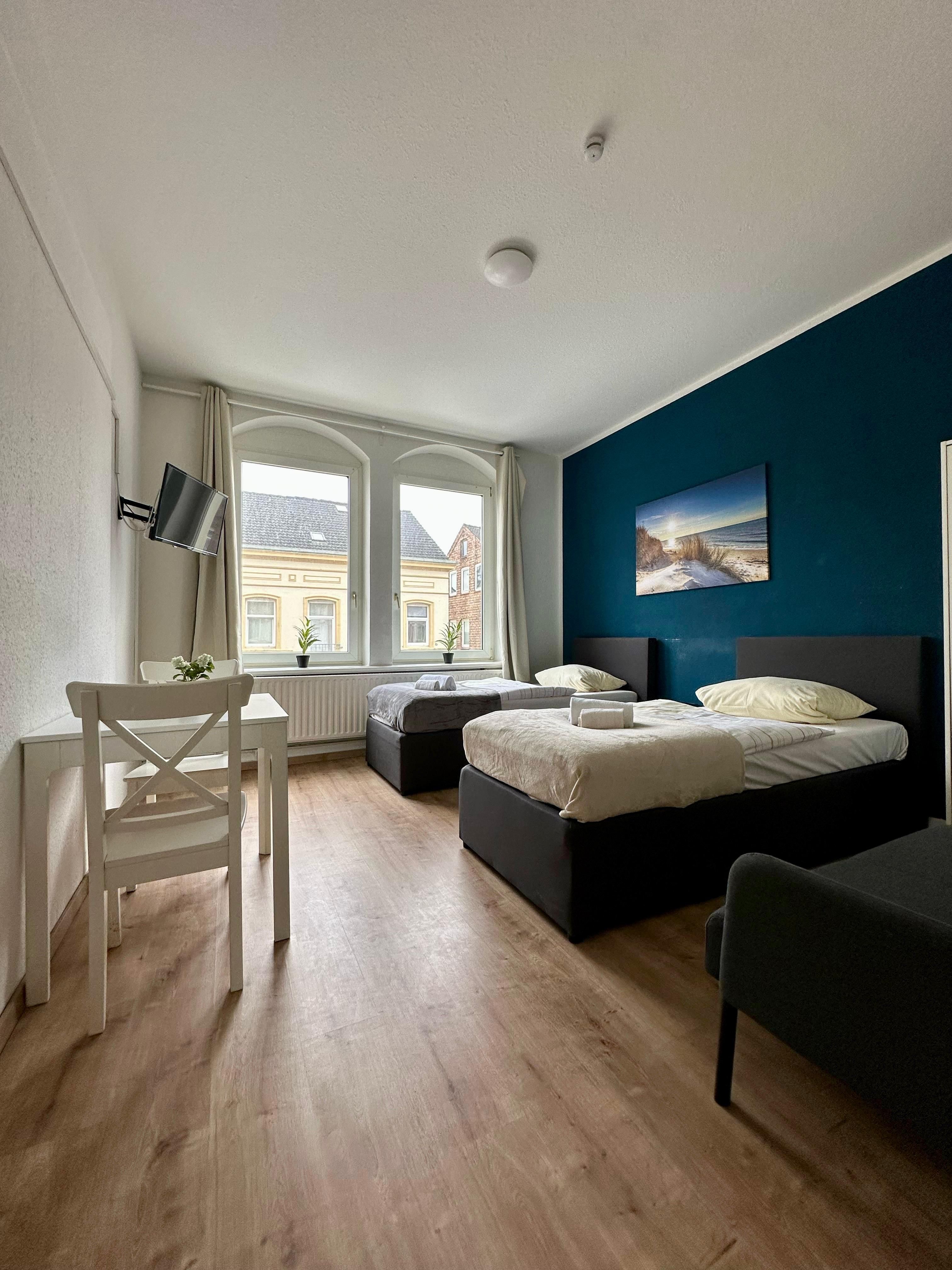  Bright Comfort Room With Smart TV, Wi-Fi & Balcony Access  -  Bright Comfort Room with Smart TV, Wi-Fi & Balcony Access  - Gallery -  4