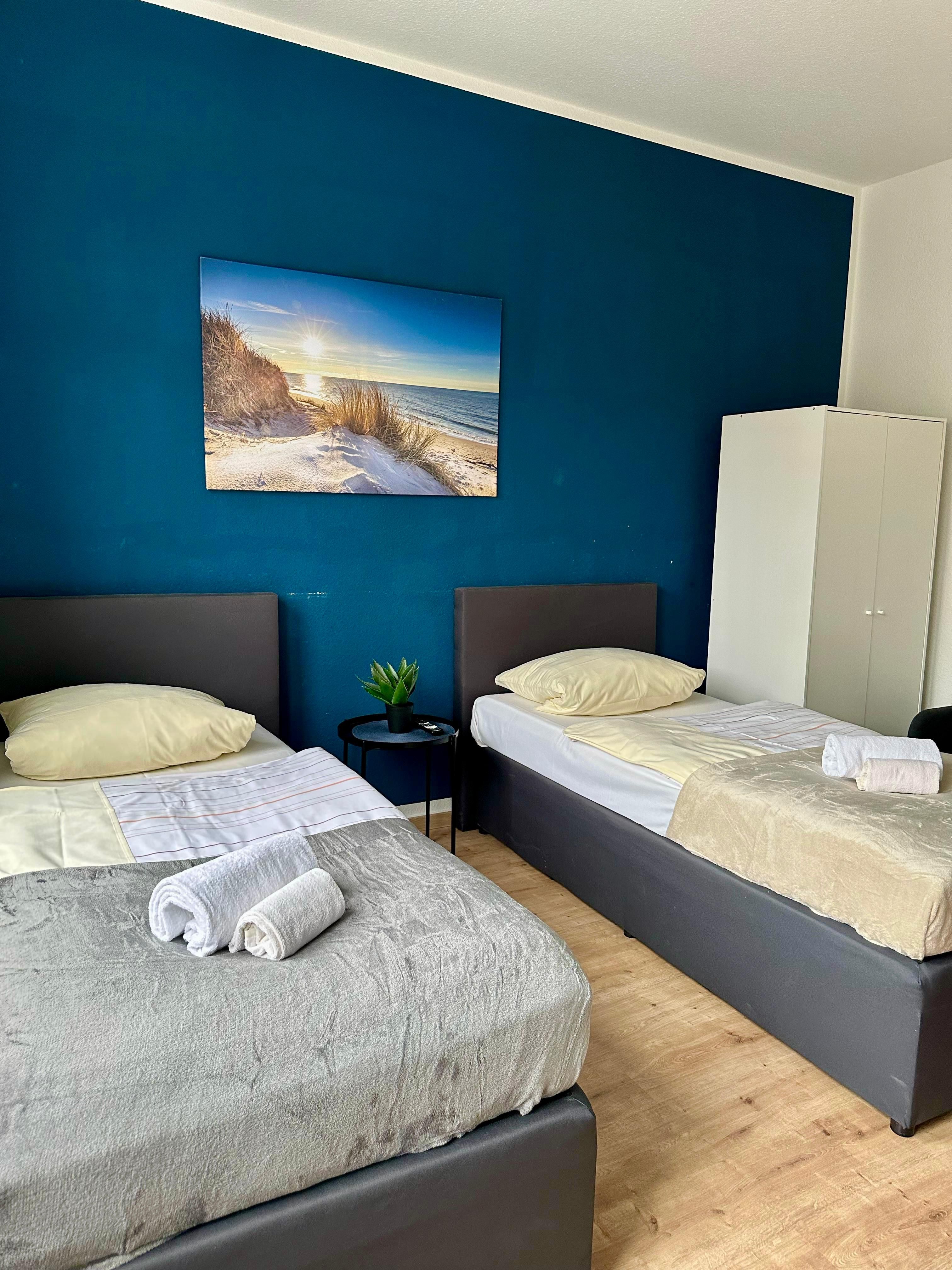  Bright Comfort Room With Smart TV, Wi-Fi & Balcony Access  -  Bright Comfort Room with Smart TV, Wi-Fi & Balcony Access  - Gallery -  3