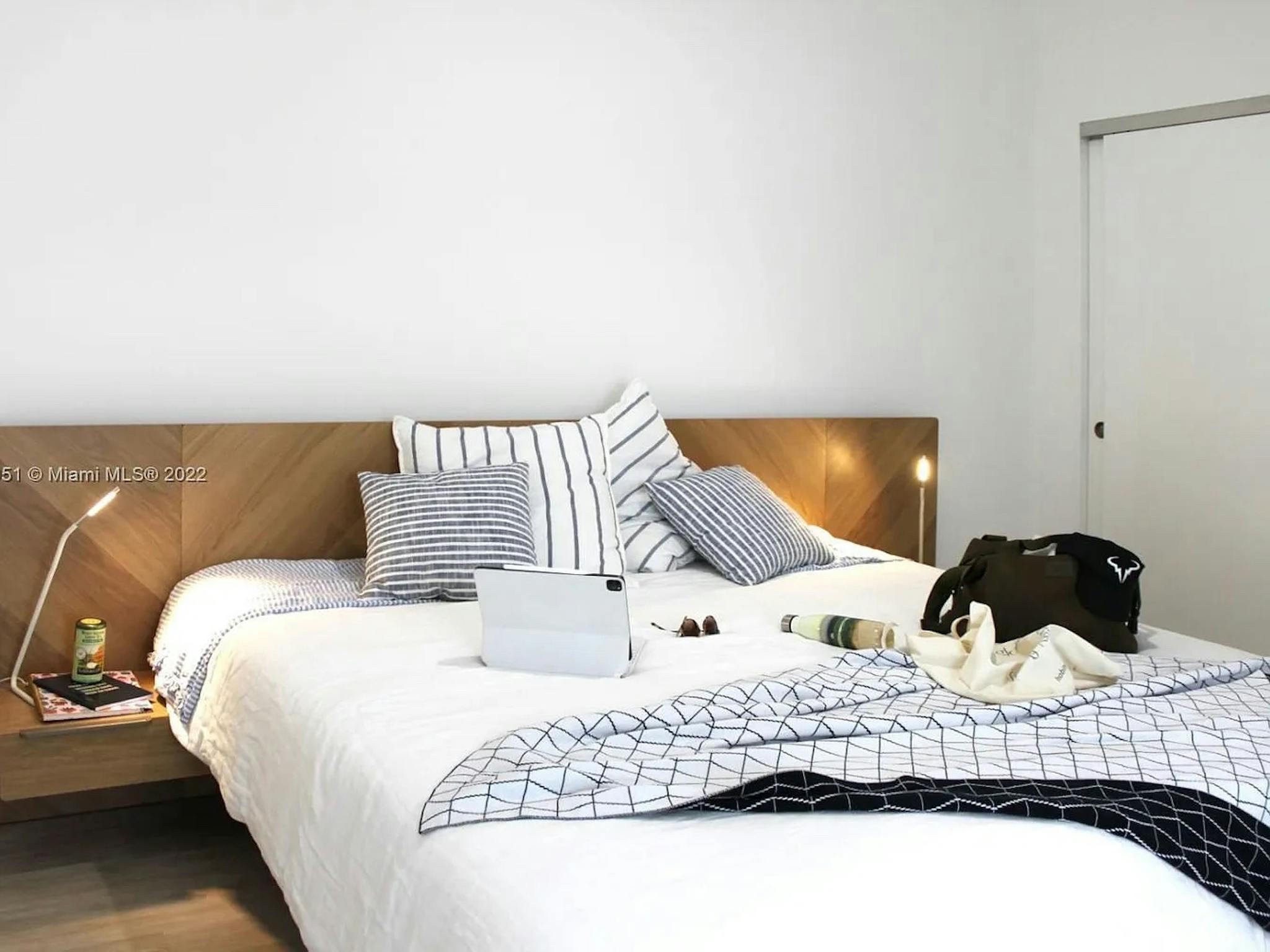  Private Room  -  Southwest 7th Street, Miami, FL  - Gallery -  1
