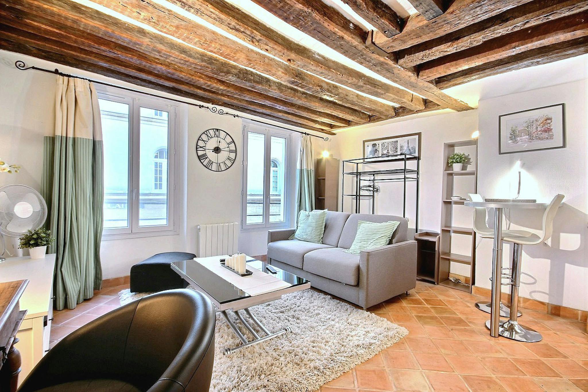 Entire Place - Rue Mouffetard, Paris - Gallery - 1