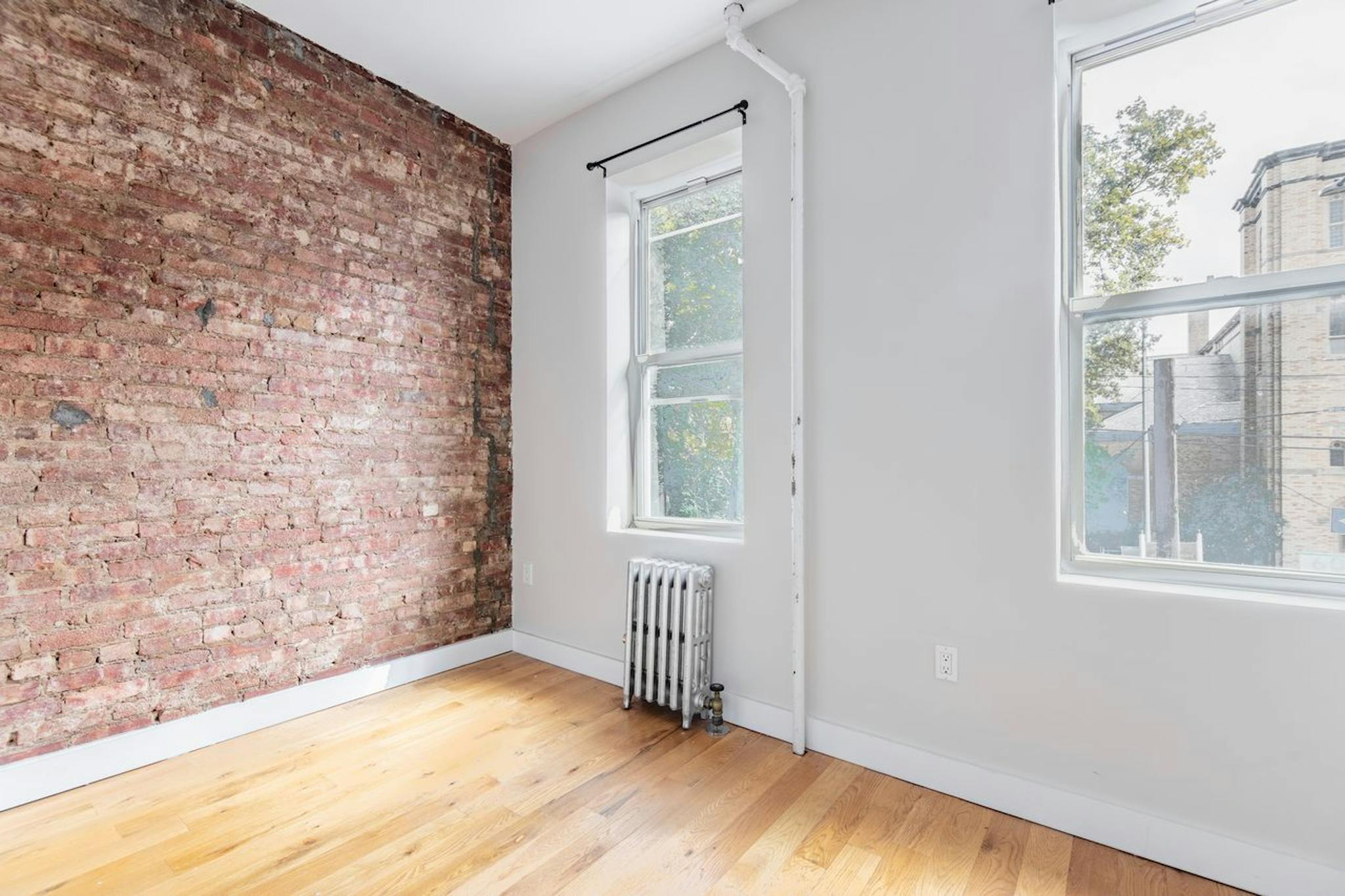 Private Room - 60th Place, Queens County, - Gallery - 1