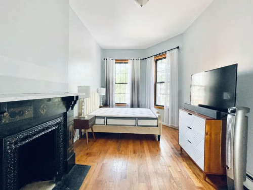 Weirfield St, Brooklyn, NY