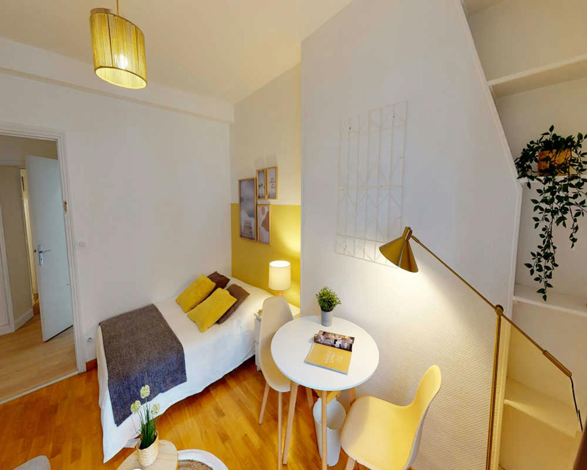 Private Room - Rue de Passy, Paris - Gallery - 1
