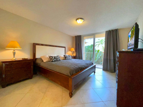 E Country Club Dr, Aventura, FL - Gallery - 22