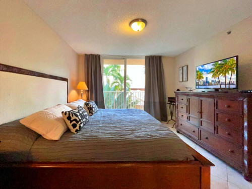 E Country Club Dr, Aventura, FL - Gallery - 61